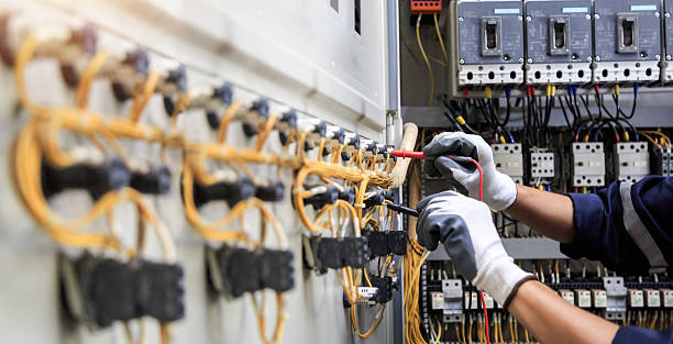 Professional Electrician technician working in Palo Alto, CA
